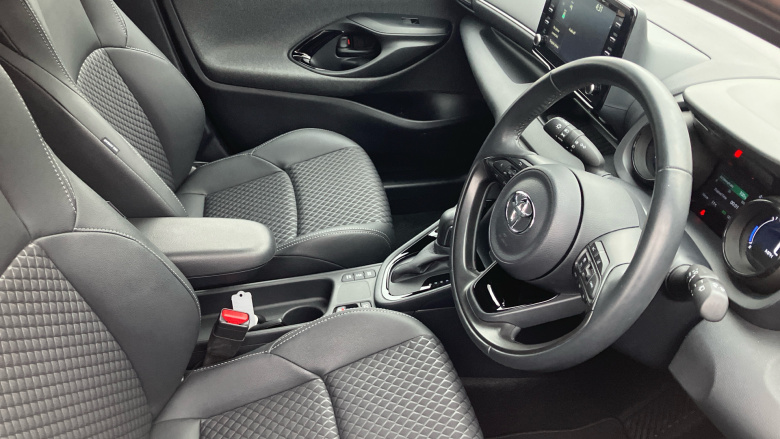 Toyota Yaris 1.5 Hybrid Dynamic 5dr CVT Hybrid Hatchback